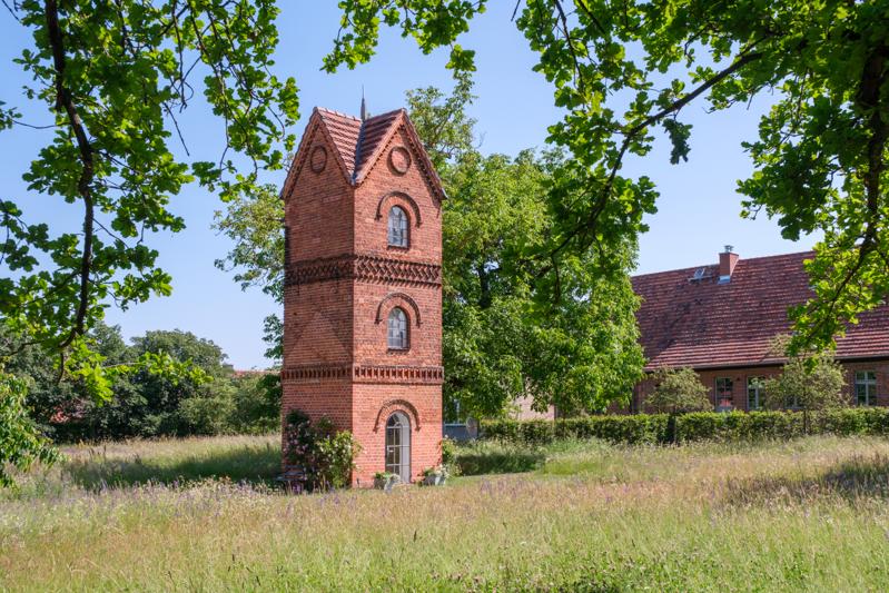 Taubentum im Schlossgarten Kleßen